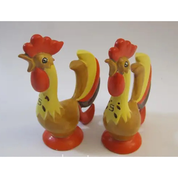 Two VINTAGE 1960's Holt Howard Rooster Salt shakers with stoppers and stickers - Picture 7 of 8